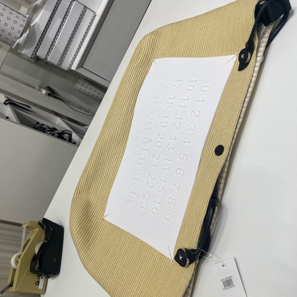 Maison Margiela embossed logo-patch raffia tote Beach Bag! Brand New w tags! - Picture 10 of 14